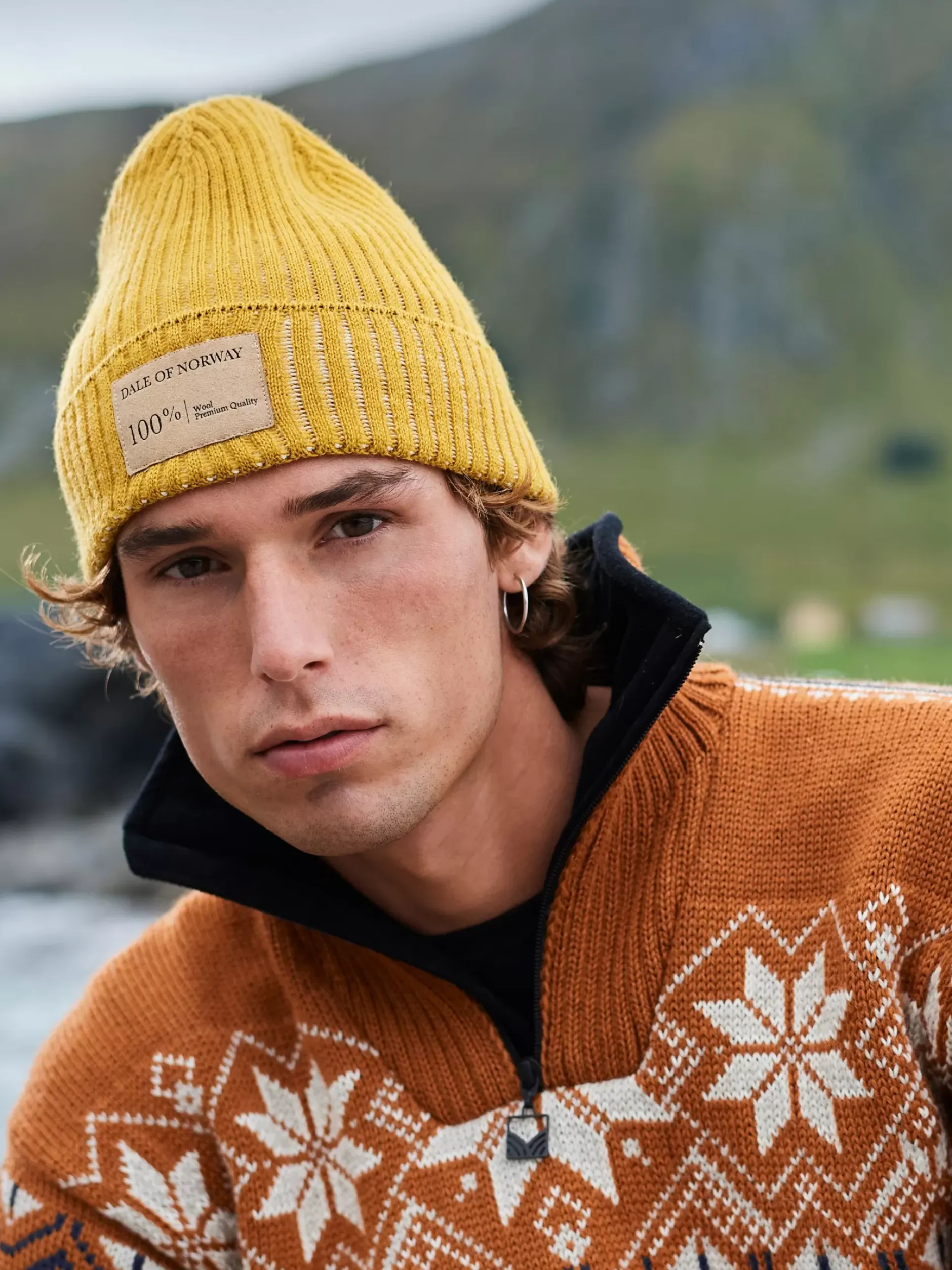 Store Dale of Norway Alvoy Lue Norsk Ull Mork Gul